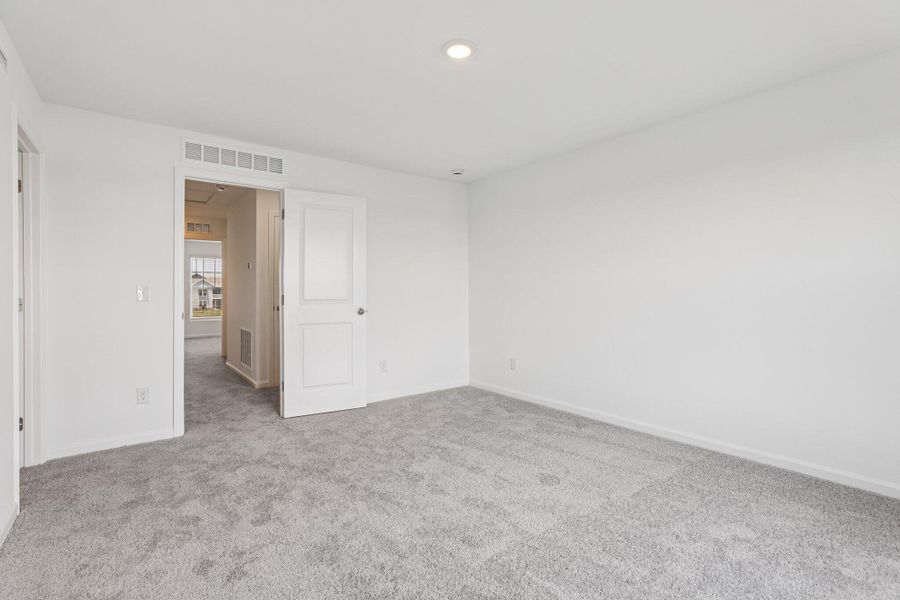 Spacious, unfurnished interior of a new home in Halstead, Moncks Corner (Image 24).