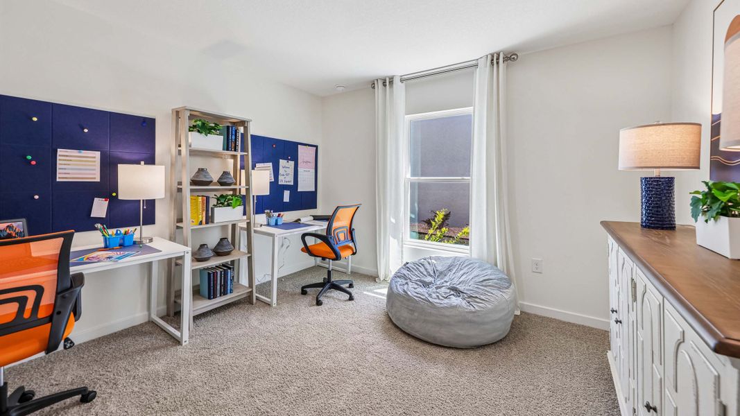 Furnished interior view inside a new home in Citrus County Spot Lots, Dunnellon (Image 15).