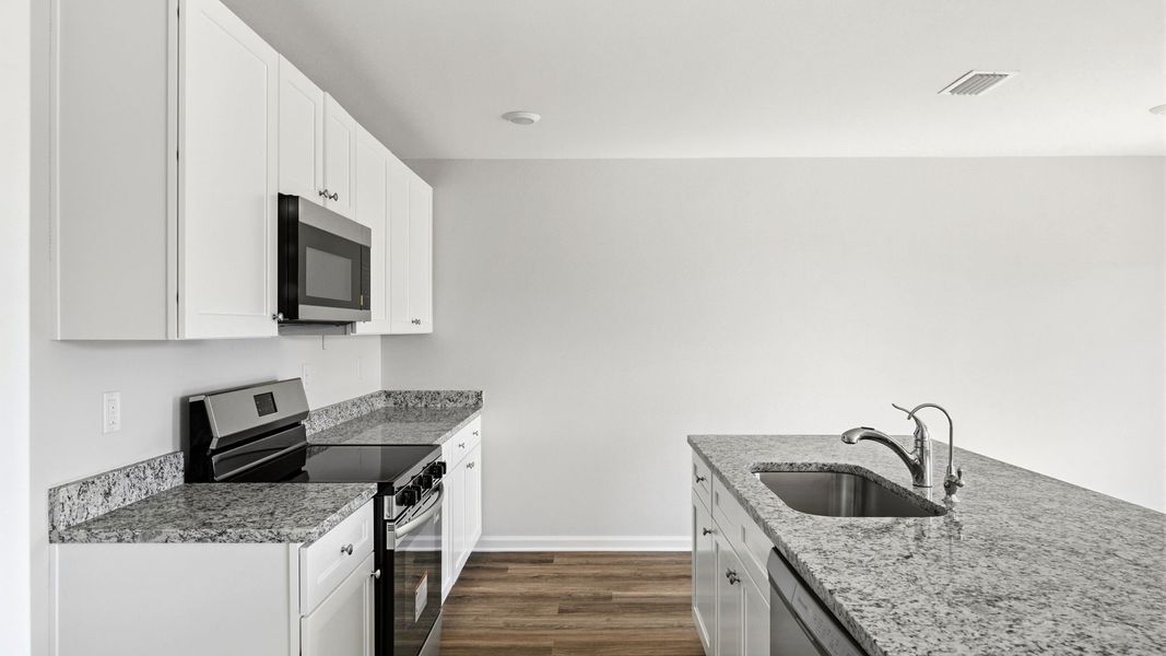Furnished interior view inside a new home in Liberty, Panama City (Image 7).
