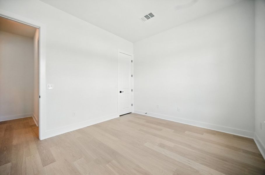 Spacious, unfurnished interior of a new home in Foxfield, Austin (Image 11).