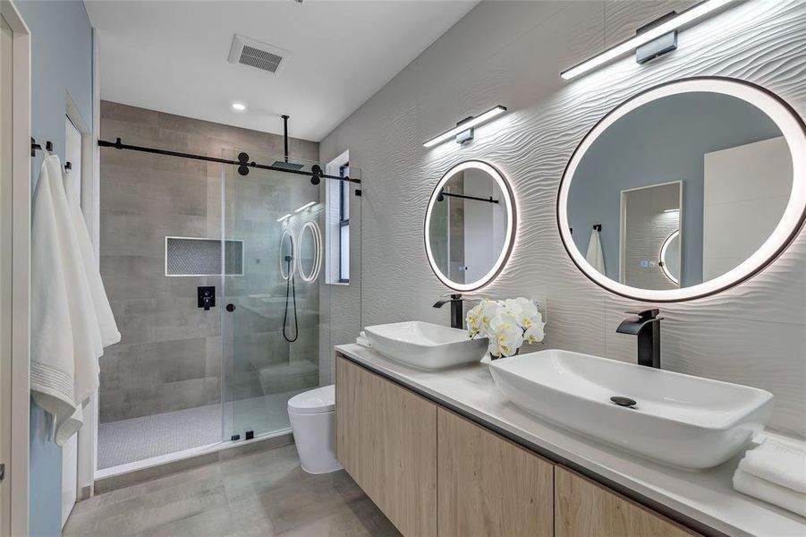 Furnished interior view inside a new home in , Fort Lauderdale (Image 9).