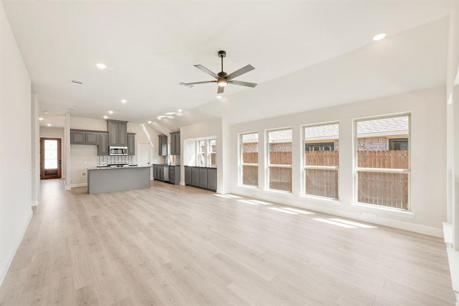 Spacious, unfurnished interior of a new home in Maplewood, Glenn Heights (Image 21).