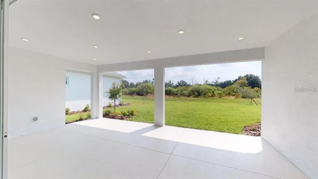 Spacious, unfurnished interior of a new home in Esplanade at Artisan Lakes, Palmetto (Image 14).