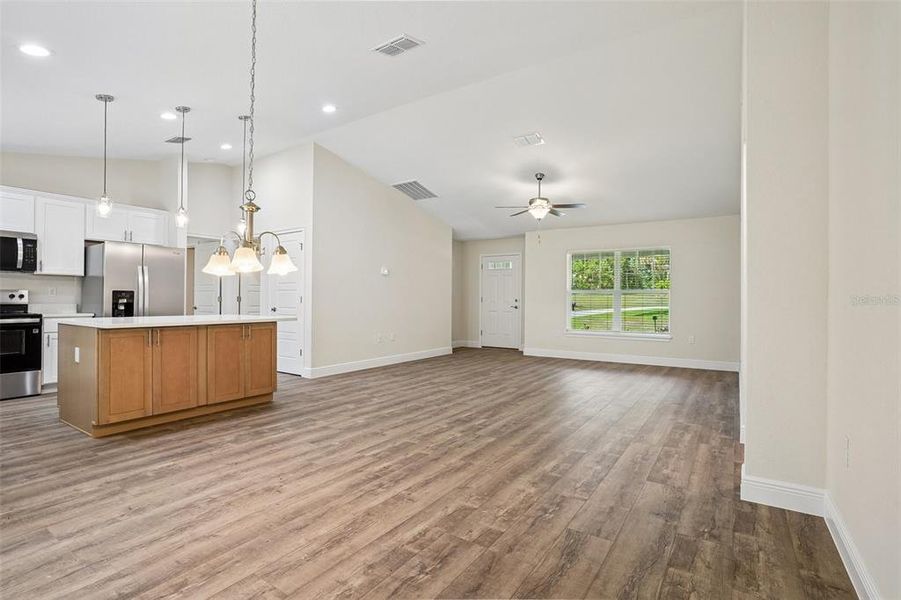 Spacious, unfurnished interior of a new home in , Dunnellon (Image 39).