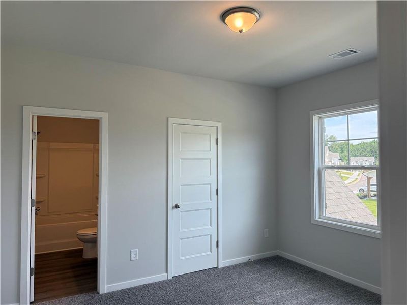 Spacious, unfurnished interior of a new home in Rosewood Lake Estates, Hoschton (Image 36). Spacious, unfurnished interior of a new home in Rosewood Lake Estates, Hoschton (Image 36).