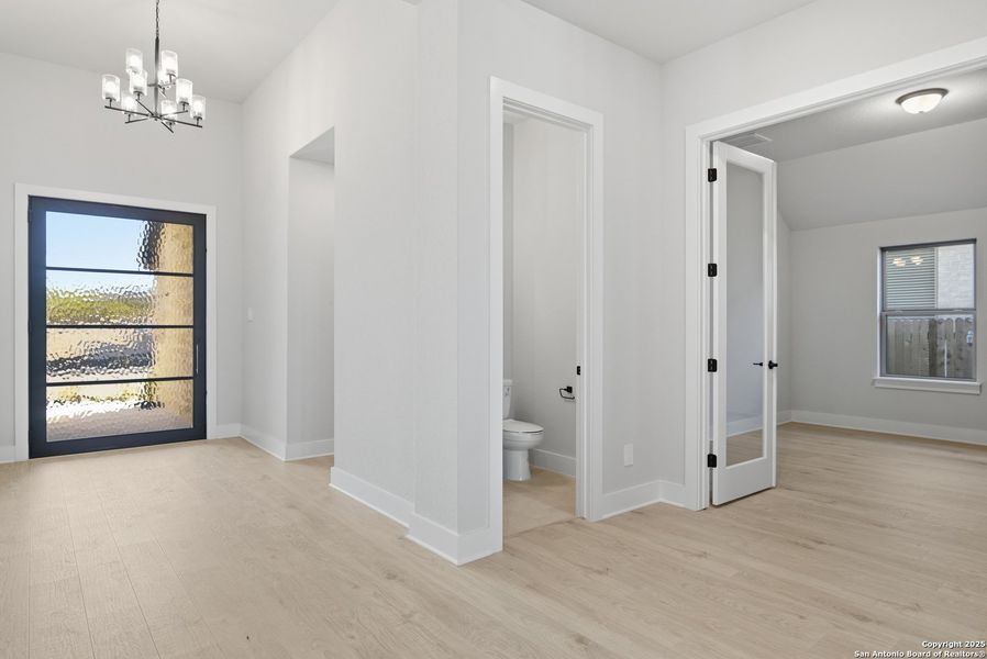 Spacious, unfurnished interior of a new home in Haby Hill 50s, San Antonio (Image 43). Spacious, unfurnished interior of a new home in Haby Hill 50s, San Antonio (Image 43).