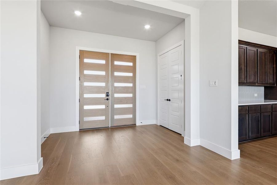 Spacious, unfurnished interior of a new home in Waterfall Ranch, Waxahachie (Image 12).