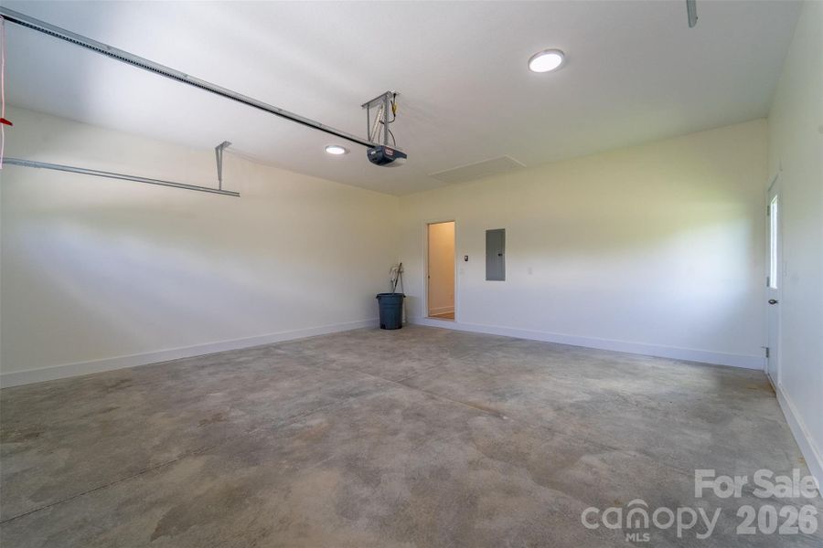 Spacious, unfurnished interior of a new home in , Waynesville (Image 20).