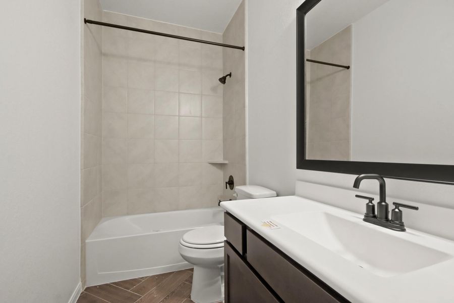 Hall bath 2 (*Photo not of actual home and used for illustration purposes only.)
