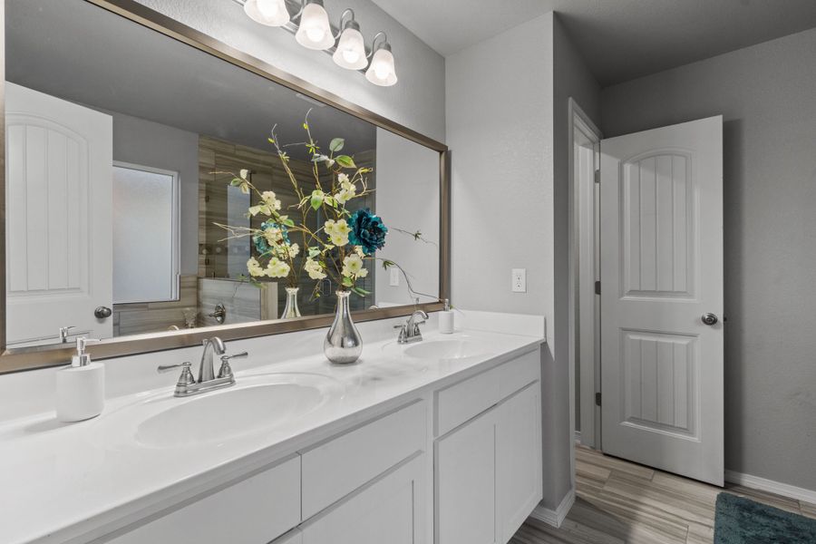 Representative furnished interior of a home built from the The Bellagio – 425SSC3CG by Saratoga Homes in Crossland, El Paso (Image 6).