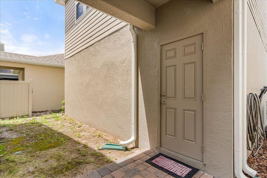 Exterior details and patio area of a home in , Winter Garden (Image 22).