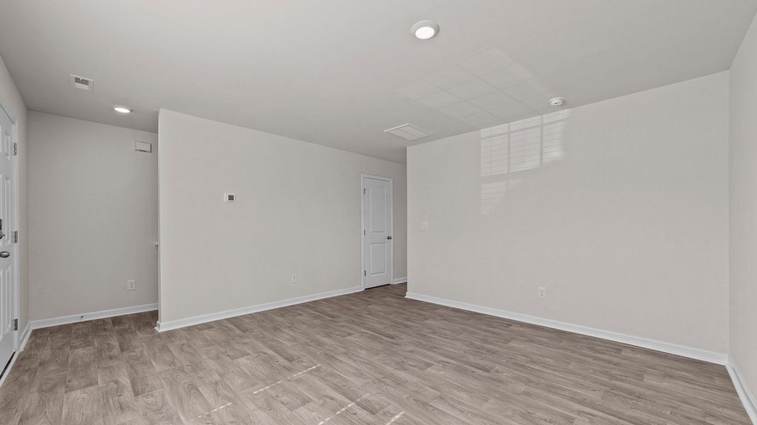 Spacious, unfurnished interior of a new home in Laurel Ridge, Greenville (Image 12).