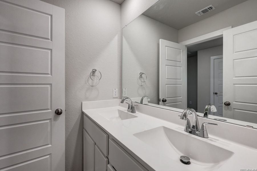 Furnished interior view inside a new home in Mesa Vista, San Antonio (Image 8).