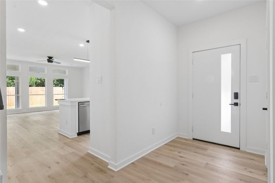 Spacious, unfurnished interior of a new home in , Houston (Image 27).
