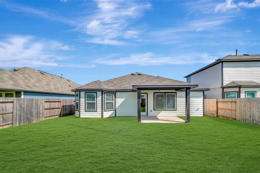 Exterior details and patio area of a home in Summerview, Fulshear (Image 4).