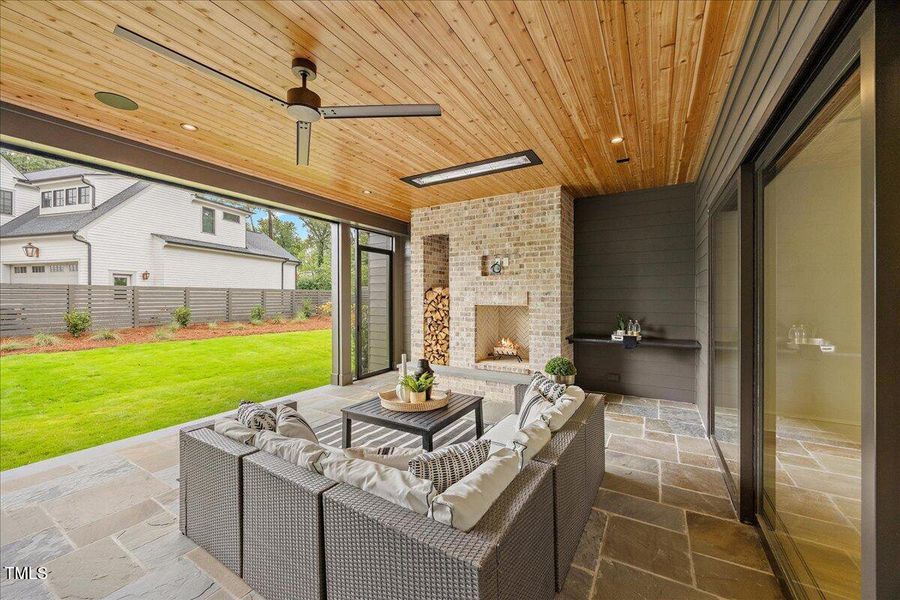 3-2A1A8485 3-2A1A8485