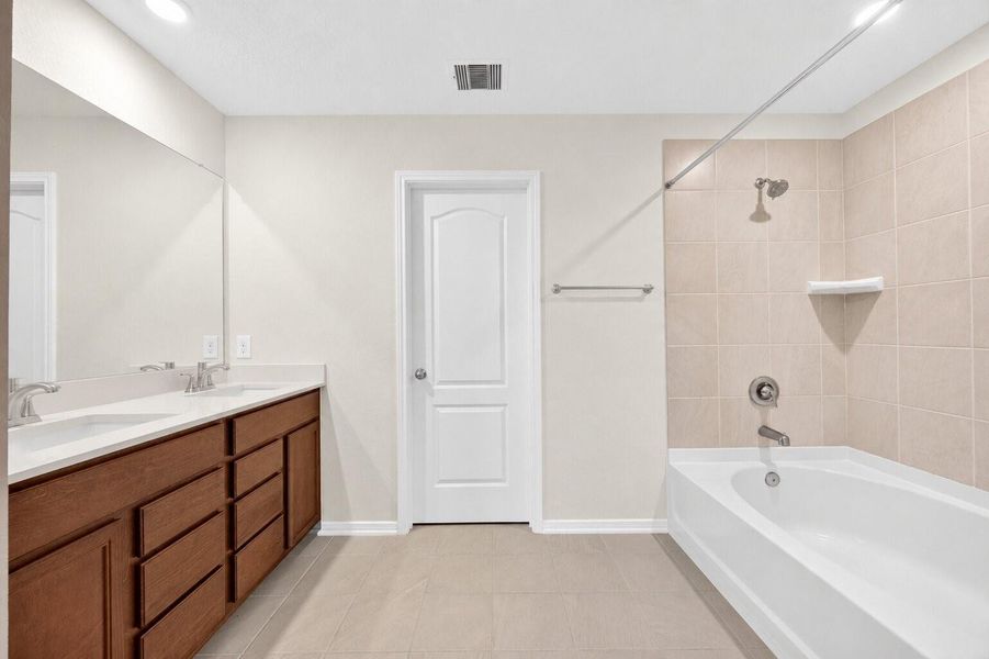Furnished interior view inside a new home in , Katy (Image 14).