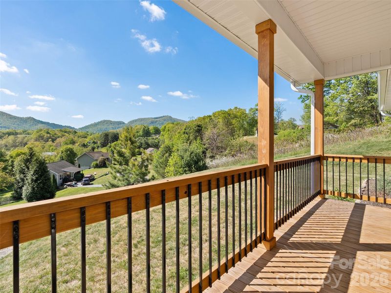 Exterior details and patio area of a home in , Clyde (Image 3).