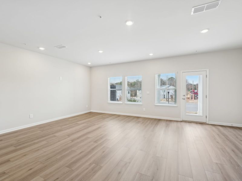 Spacious, unfurnished interior of a new home in Brooks Lake, Loganville (Image 12).