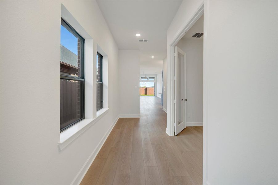 Spacious, unfurnished interior of a new home in Sienna - Grove Collection, Missouri City (Image 16).