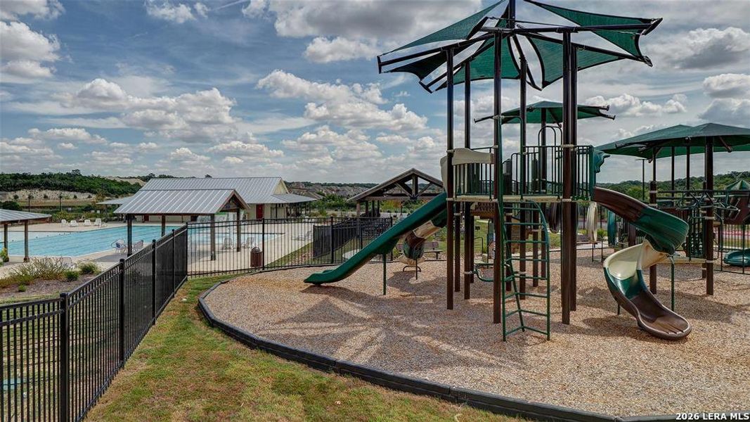 Community amenities in Ladera 40', San Antonio (Image 10).