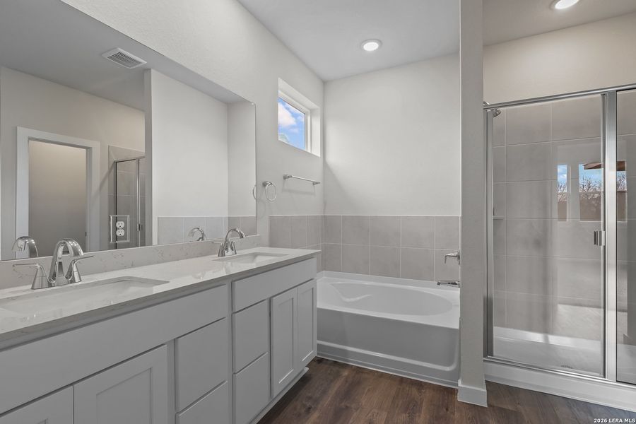 Furnished interior view inside a new home in Cinco Lakes, San Antonio (Image 10).