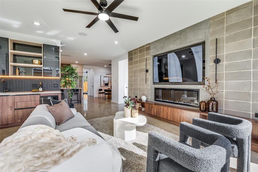 Furnished interior view inside a new home in , Dallas (Image 5).