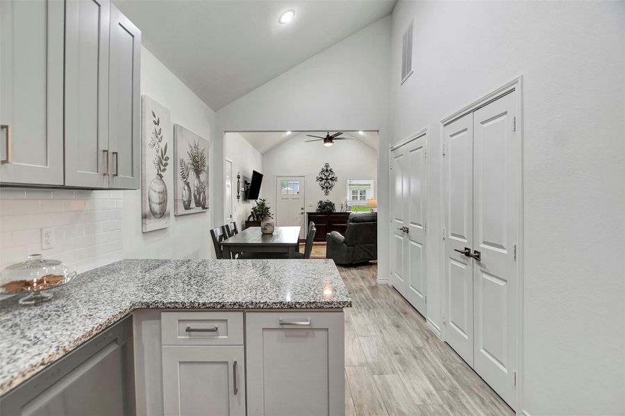 Furnished interior view inside a new home in Lake Conroe Village, Montgomery (Image 29).