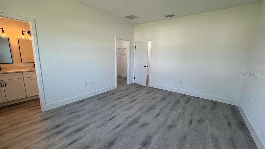 Spacious, unfurnished interior of a new home in , Ocala (Image 26).