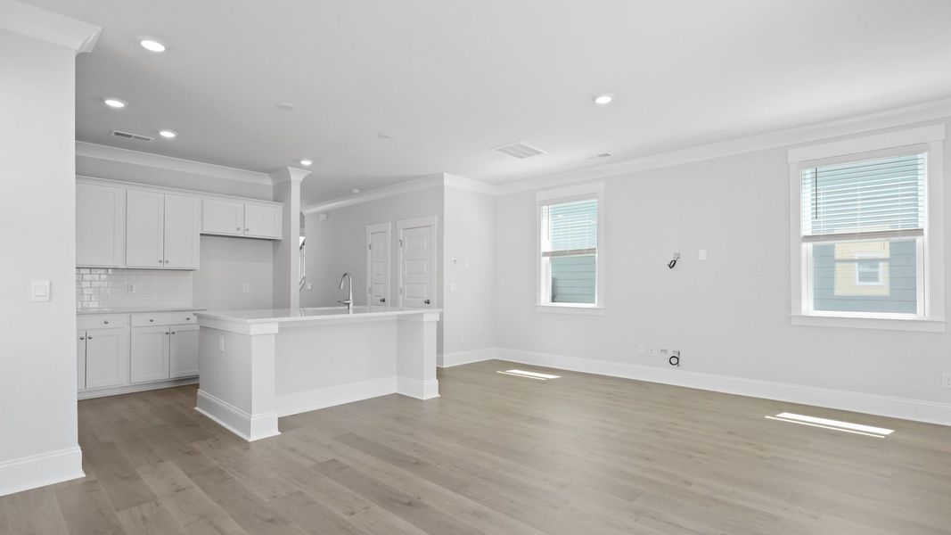 Spacious, unfurnished interior of a new home in Sheep Island, Summerville (Image 15).