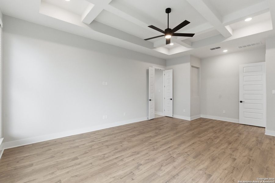 Spacious, unfurnished interior of a new home in Potranco Oaks, Castroville (Image 37).
