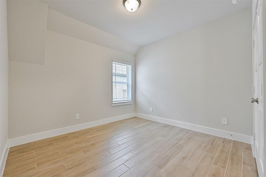 Spacious, unfurnished interior of a new home in Laurel Landing, Alvin (Image 15).
