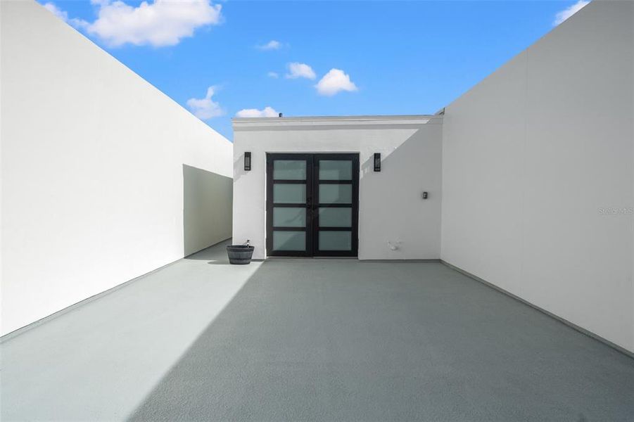 Exterior details and patio area of a home in , Pinellas Park (Image 26).