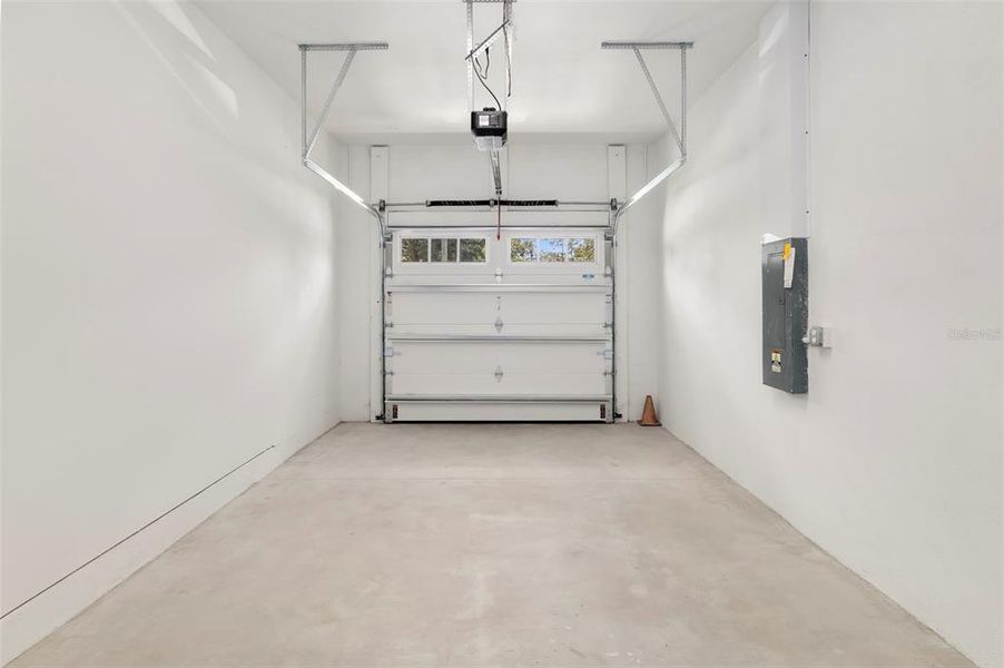 Spacious, unfurnished interior of a new home in , Bradenton (Image 27). Spacious, unfurnished interior of a new home in , Bradenton (Image 27).