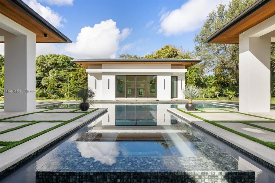 Exterior details and patio area of a home in , Pinecrest (Image 47).