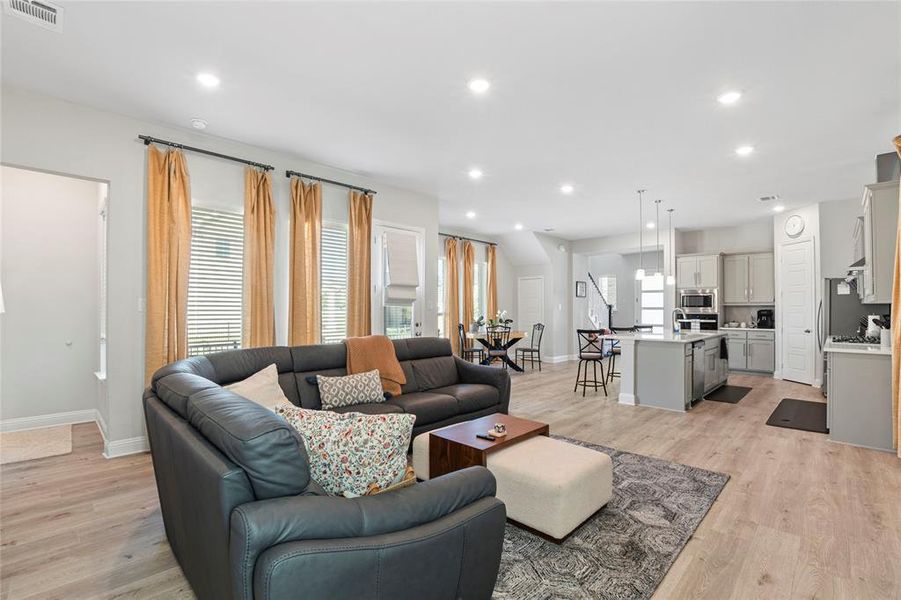 Furnished interior view inside a new home in Bayside, Rowlett (Image 37).