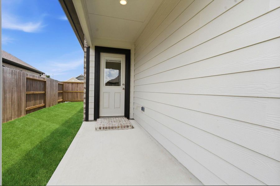 Exterior details and patio area of a home in Creekhaven, Iowa Colony (Image 3). Exterior details and patio area of a home in Creekhaven, Iowa Colony (Image 3).