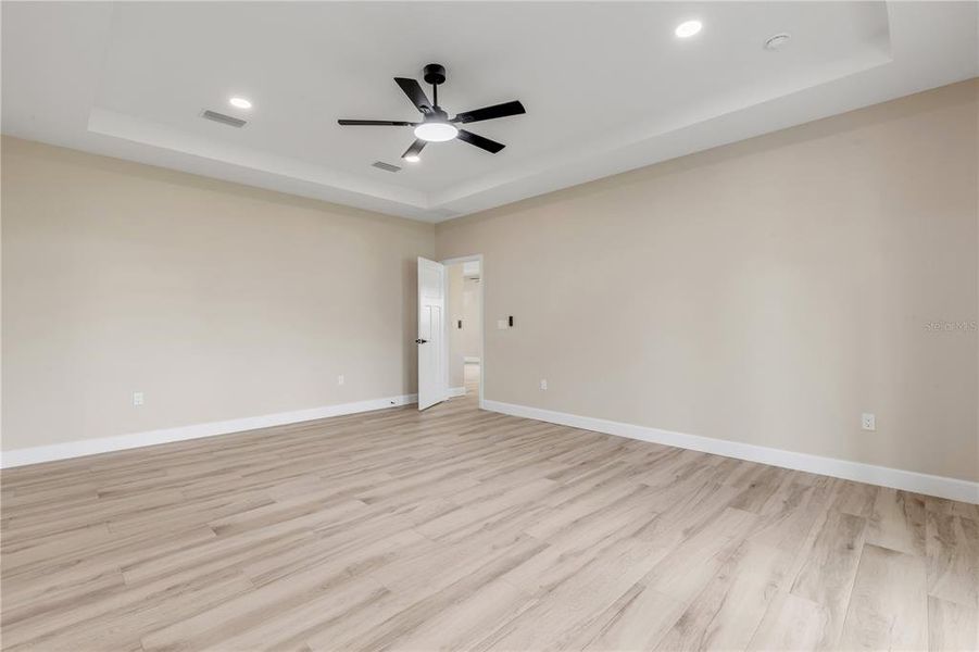Spacious, unfurnished interior of a new home in , Oak Hill (Image 22).
