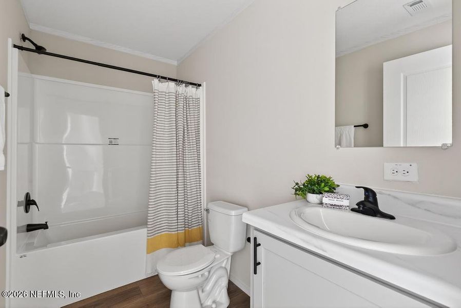 Furnished interior view inside a new home in , Middleburg (Image 51).