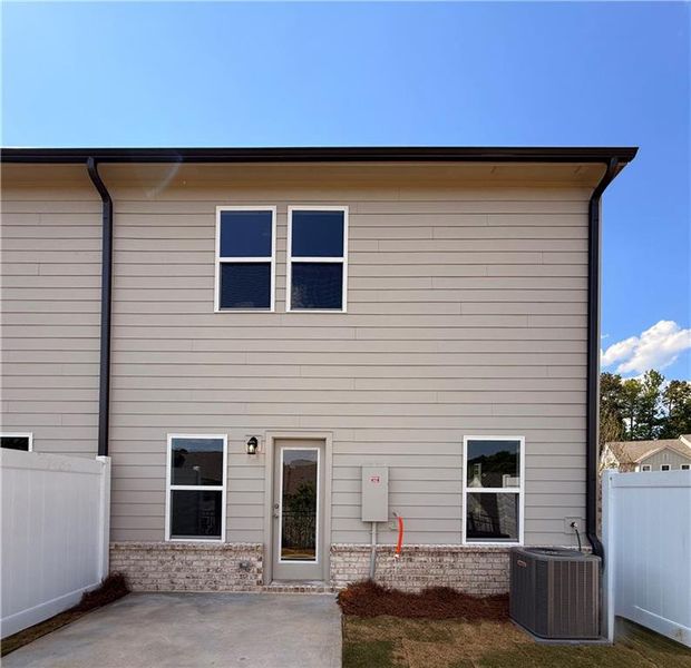 Exterior details and patio area of a home in Leydenview, Mableton (Image 4).