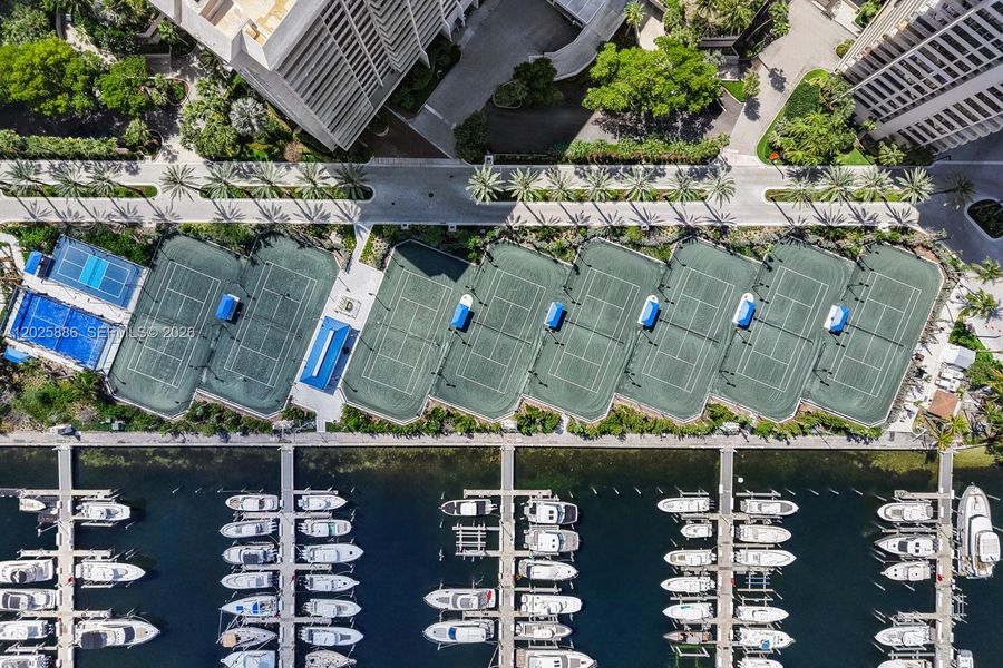 Condo located in Miami, FL showcasing its design and architecture (Image 27).