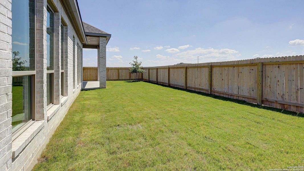 Exterior details and patio area of a home in Haby Hill 60', San Antonio (Image 27).
