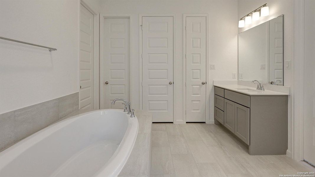 Furnished interior view inside a new home in Arcadia Ridge 50', San Antonio (Image 6). Furnished interior view inside a new home in Arcadia Ridge 50', San Antonio (Image 6).