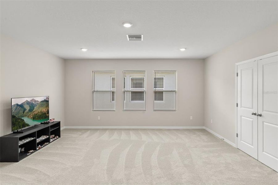 Spacious, unfurnished interior of a new home in Deerbrook, Land O' Lakes (Image 22).