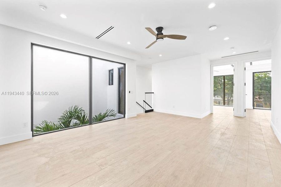 Spacious, unfurnished interior of a new home in , Fort Lauderdale (Image 58). Spacious, unfurnished interior of a new home in , Fort Lauderdale (Image 58).