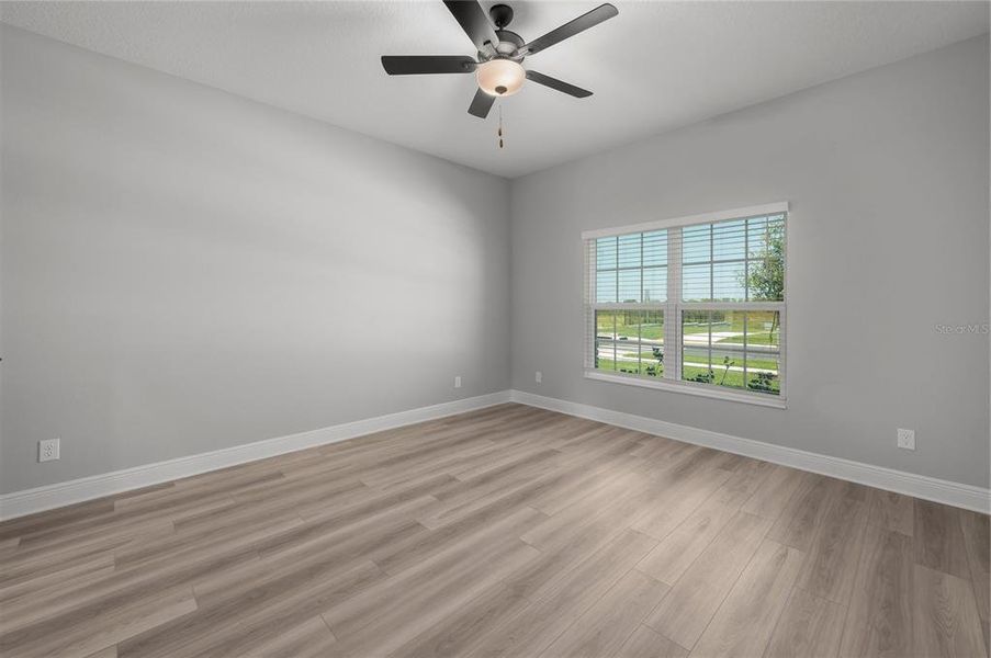 Spacious, unfurnished interior of a new home in Gum Lake Preserve, Lake Alfred (Image 23).
