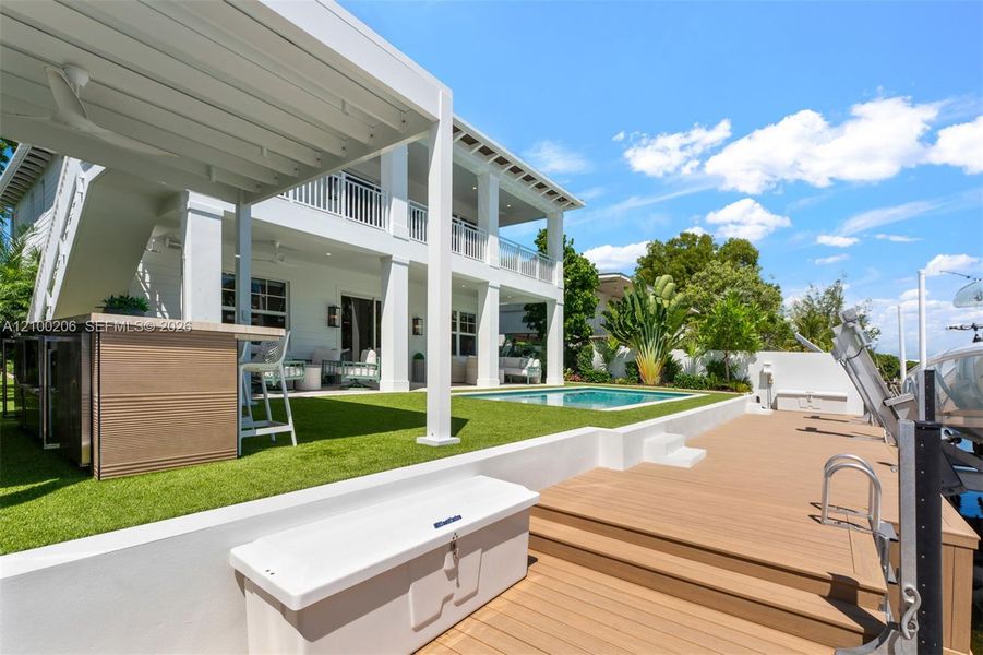 Exterior details and patio area of a home in , Tavernier (Image 44).