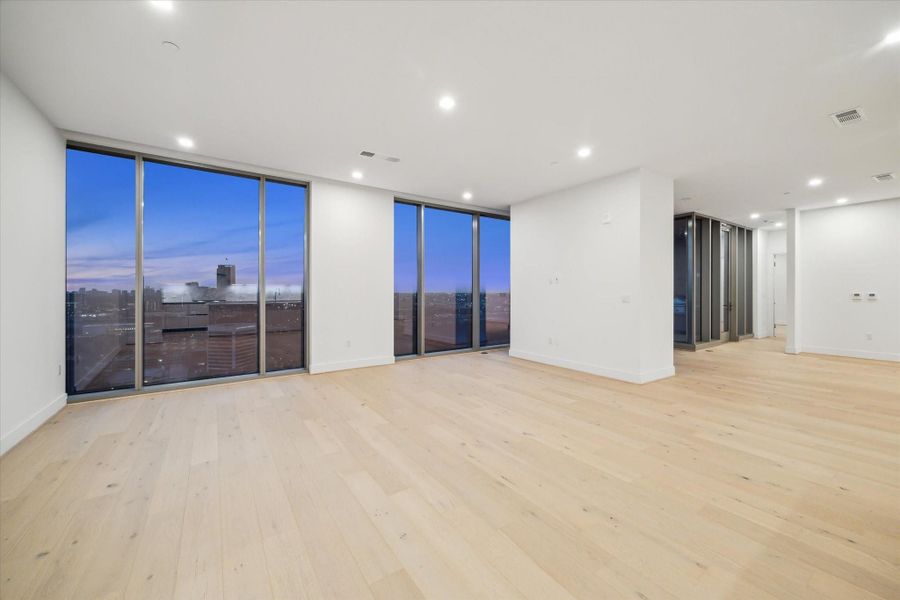 Spacious, unfurnished interior of a new home in , Houston (Image 18).