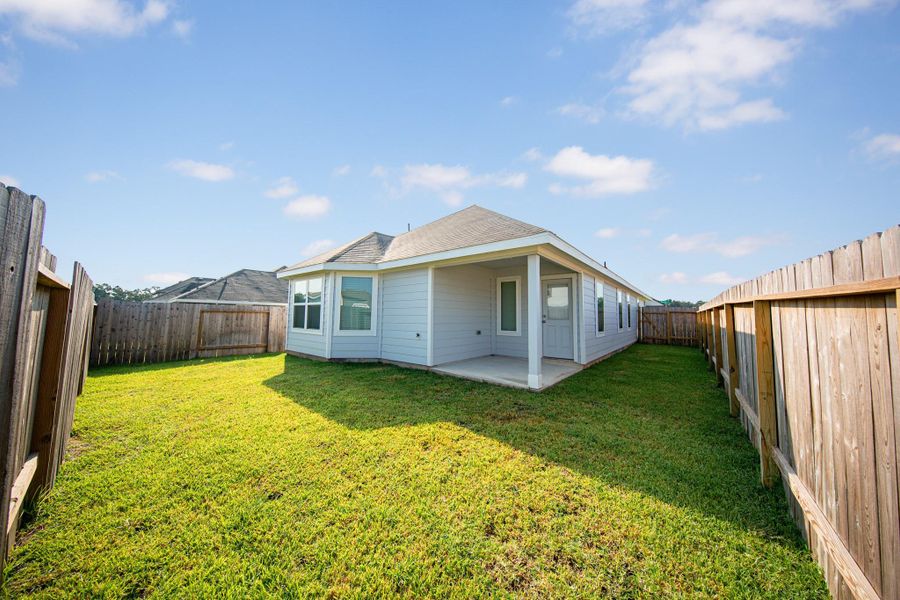 Exterior details and patio area of a home in River's Edge, Conroe (Image 3).