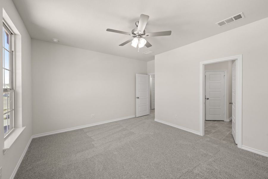 Spacious, unfurnished interior of a new home in Eagle Cove, Denton (Image 25).